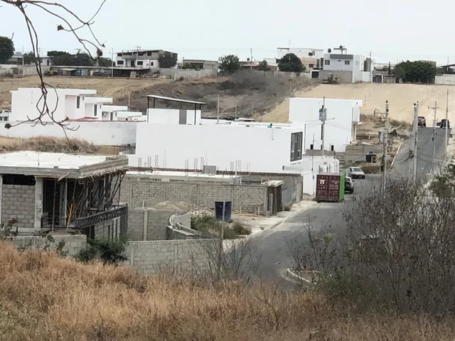 Un Lote de Terreno en Venta en La Urbanizacion Mantazul, Manabí — imagen 2