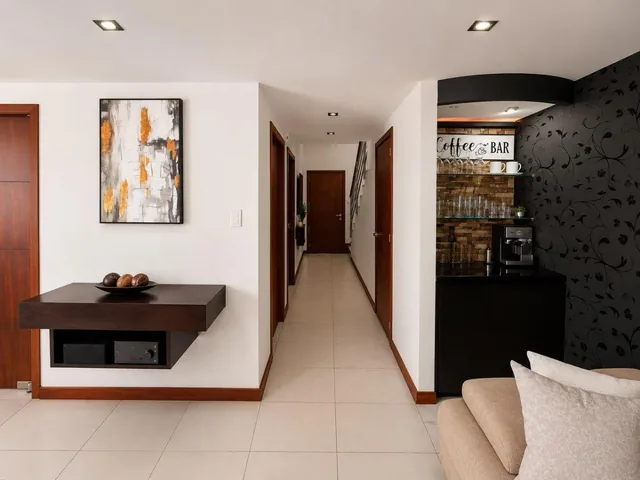 En Venta Casa de Cuatro Dorm. Dentro de Conjunto 179 m² - Tumbaco — imagen 4