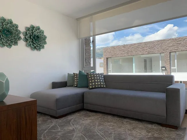 Hermosa Casa Esquinera en Venta en El Mejor Sector de Tumbaco - Villa Ventura — imagen 4