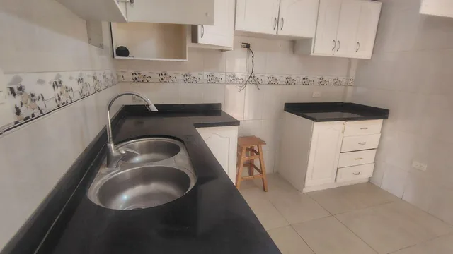 En Venta/ Renta Hermosa y Muy Comoda Casa, 4 Dorm., 2 Garajes, Sector La Campiña, El Condado — imagen 2
