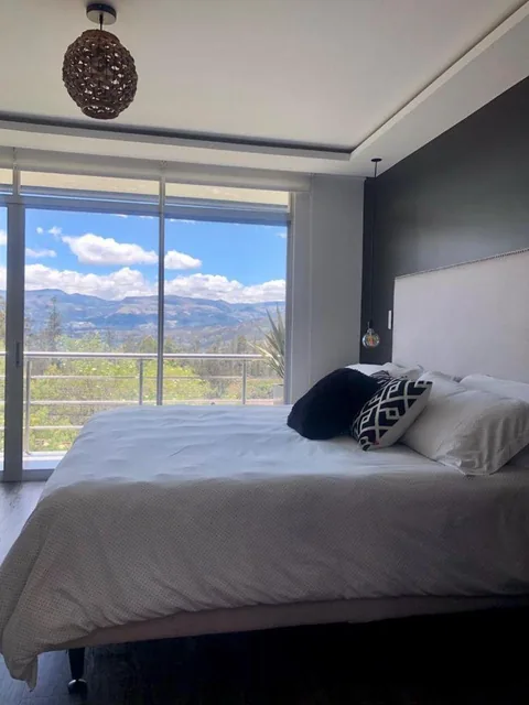 Venta - Bonita Casa con Jardin - San Juan de Cumbaya - con Vista — imagen 5