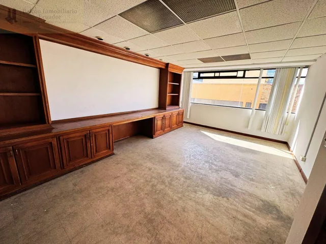 Oficina 408 m² Mas 8 Parqueaderos Cubiertos y Bodega en Venta en La Carolina Norte de Quito — imagen 4