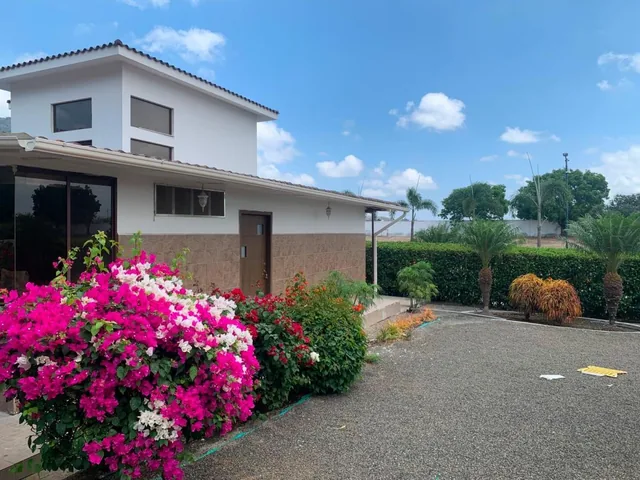 Se Vende Casa con Piscina en Montecristi Golf Club, Manabí — imagen 3