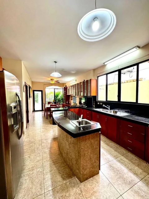 Casa Amplia con Piscina en Lago Sol Km 7 Samborondon!4, Guayas — imagen 5