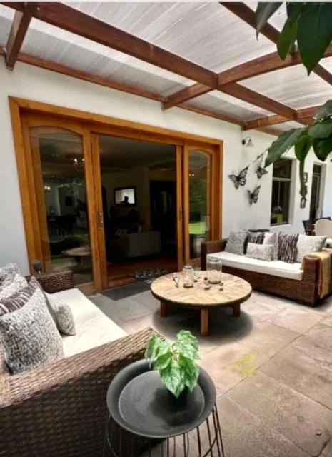 Oportunidad Vendo/arriendo Clasica y Amplia Casa Arrayanes 5 Dorm. — imagen 2