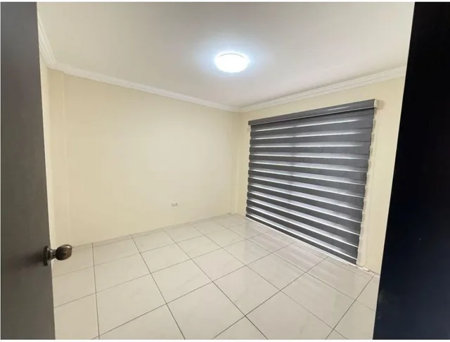 Venta de Casa con Jacuzzi en La Urb La Joya Etapa Gema Vía Aurora, Guayas — imagen 5