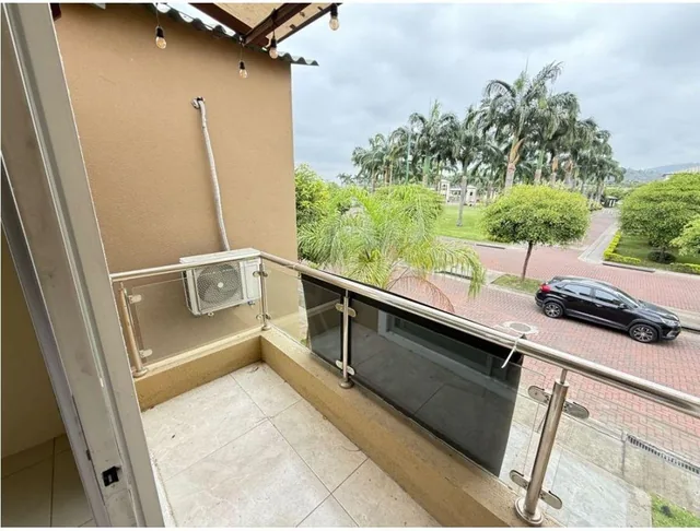Venta de Casa con Jacuzzi en La Urb La Joya Etapa Gema Vía Aurora, Guayas — imagen 3