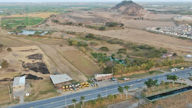 Terreno en Venta 17.000 m² - Vía a Samborondon - Al Pie Carretero, Guayas — imagen 4