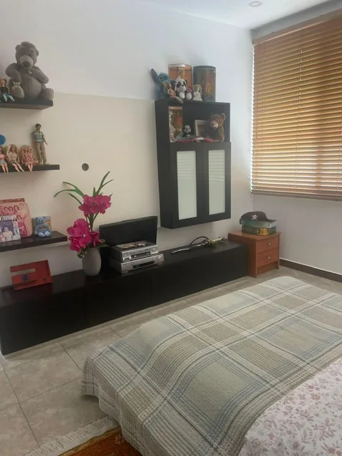 Amplia Casa de 4 Dorm., en Venta en Los Ceibos, Guayas — imagen 5