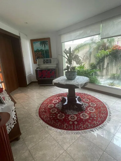 Amplia Casa de 4 Dorm., en Venta en Los Ceibos, Guayas — imagen 4