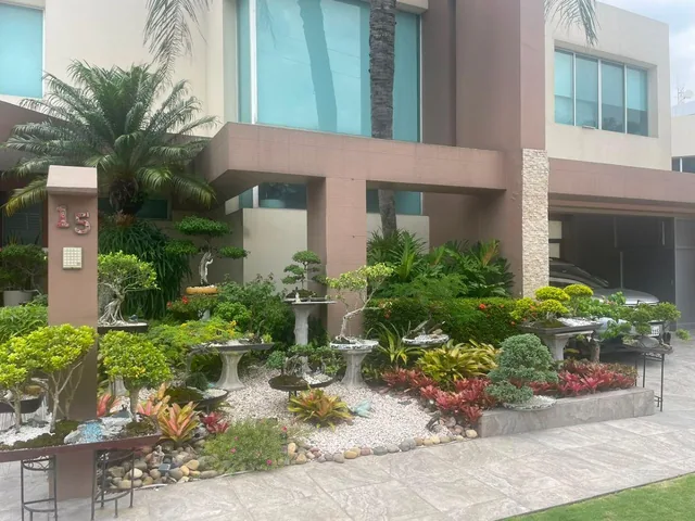 Amplia Casa de 4 Dorm., en Venta en Los Ceibos, Guayas — imagen 3