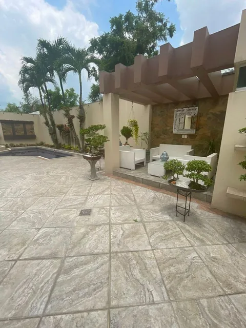 Amplia Casa de 4 Dorm., en Venta en Los Ceibos, Guayas — imagen 2
