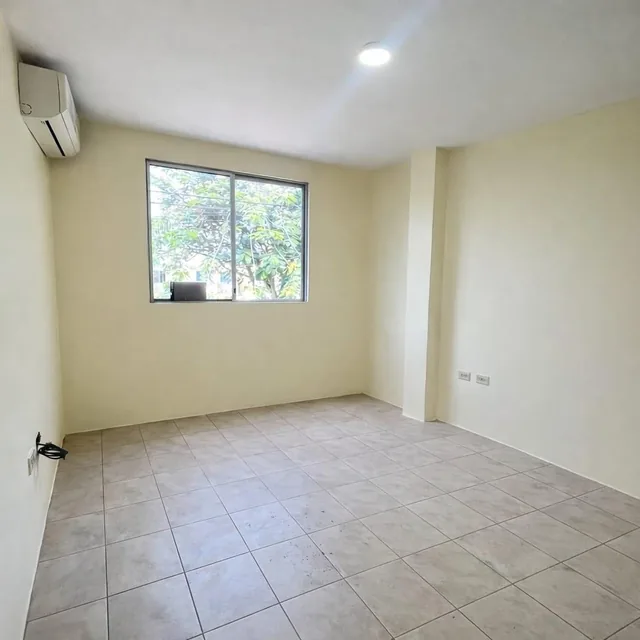 En Venta Casa Urbanización Compostela (Jkcal), Guayas — imagen 4