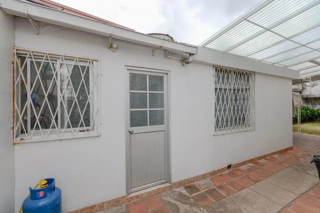Casa Amplia Ubicada en Zona Residencial/comercial — imagen 5