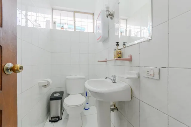 Casa Amplia Ubicada en Zona Residencial/comercial — imagen 2