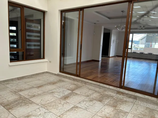 Vendo Hermosa Casa Moderna con Piscina / Urbanizacion Pinar Bajo — imagen 4