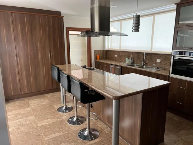 Vendo Hermosa Casa Moderna con Piscina / Urbanizacion Pinar Bajo — imagen 3