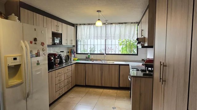 Departamento Remodelado con Jardín Privado en El Mejor Sector de Quito Tenis — imagen 3