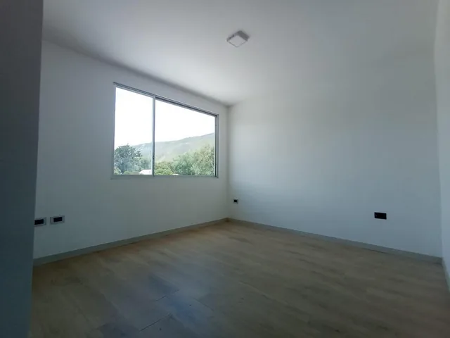 Venta Hermosa Casa Ubicada en La Pampa — imagen 2