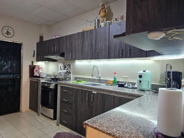 Vendo Casa de Una Planta con Piscina - L. Arias, Guayas — imagen 2
