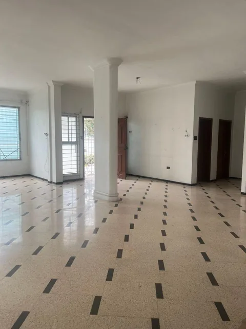 Venta en Urdesa, Calle Cedros, Terreno 1.580 m², Construcción 420 m², Casa P. Baja, Guayas — imagen 5