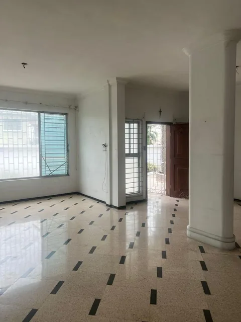Venta en Urdesa, Calle Cedros, Terreno 1.580 m², Construcción 420 m², Casa P. Baja, Guayas — imagen 4