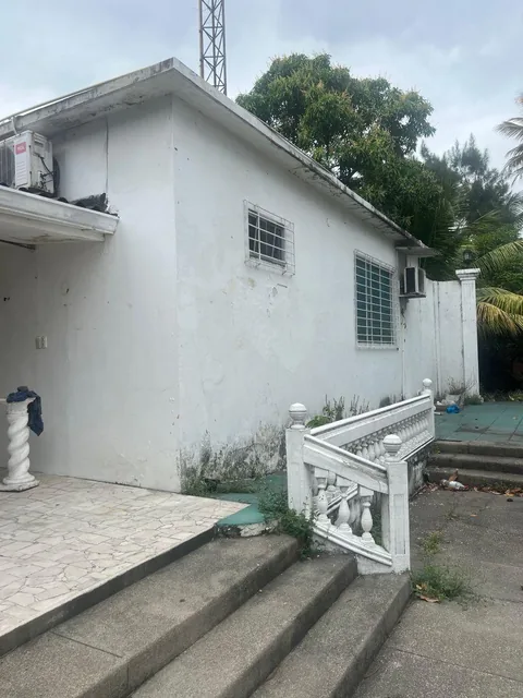 Venta en Urdesa, Calle Cedros, Terreno 1.580 m², Construcción 420 m², Casa P. Baja, Guayas — imagen 3