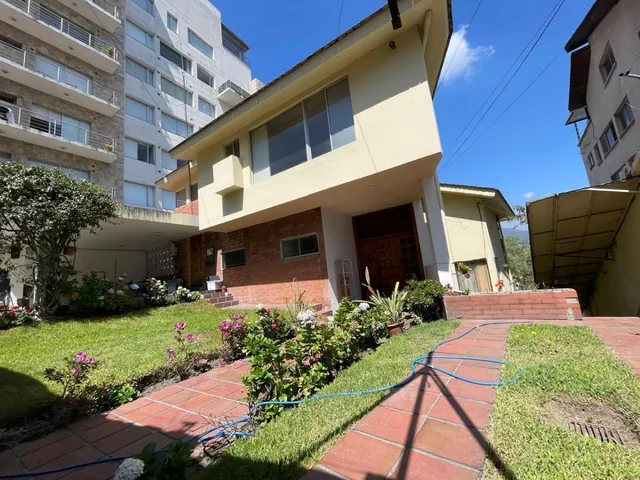 Oportunidad Casa y Terreno 720 m², Gonzalez Suarez. Provincia de Pichincha — imagen 5
