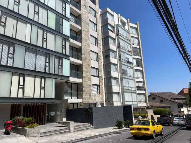 Oportunidad Casa y Terreno 720 m², Gonzalez Suarez. Provincia de Pichincha — imagen 3