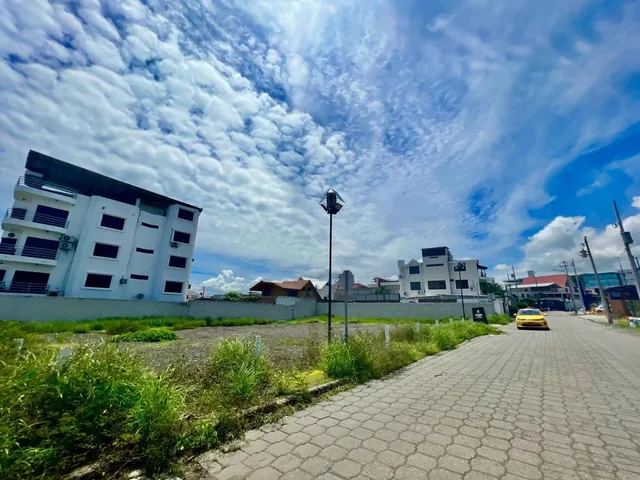 Lote Esquinero Para 12 Pisos en Av Barbasquillo, Manta, Manabí — imagen 4