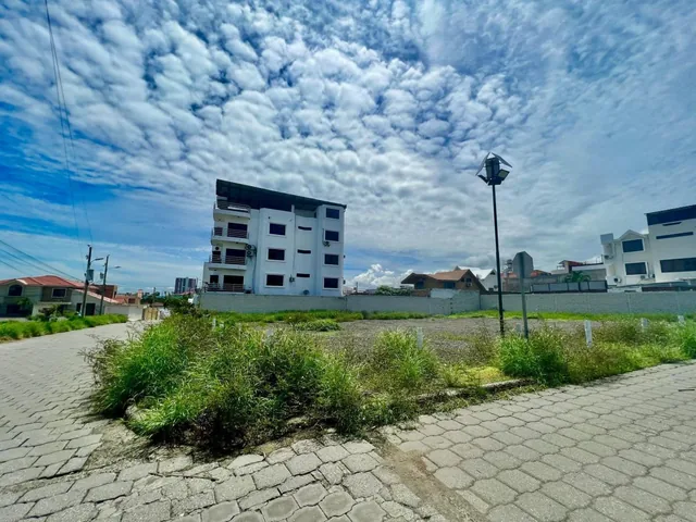 Lote Esquinero Para 12 Pisos en Av Barbasquillo, Manta, Manabí — imagen 2
