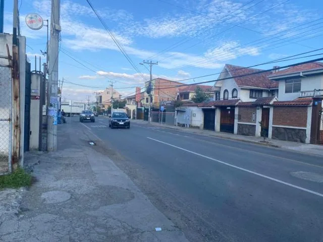 Terreno Comercial en Venta 943 m² Av Hurtado de Mendoza Sector Graiman - Cuenca, Azuay — imagen 3