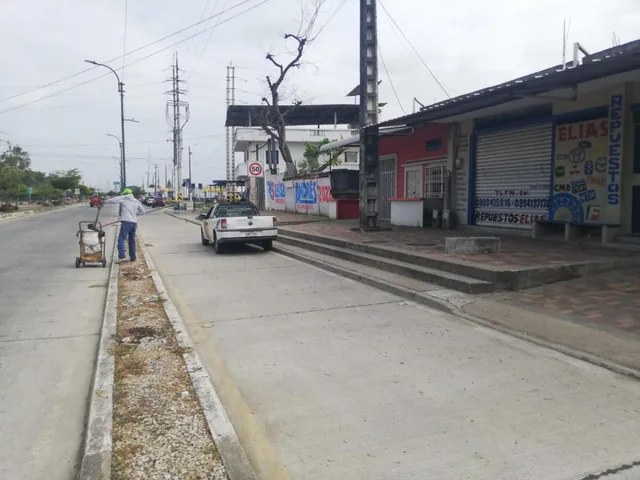 Bodega con 2 Locales Comerciales en Daule, Guayas — imagen 2