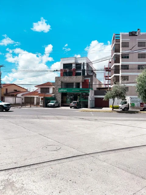 Propiedad Comercial en Venta | Av Unidad Nacional, Sector Los Tótems – Cuenca, Azuay — imagen 2