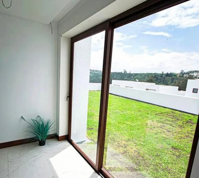 Casa de Venta en Urbanización de Lujo en Nayón — imagen 2