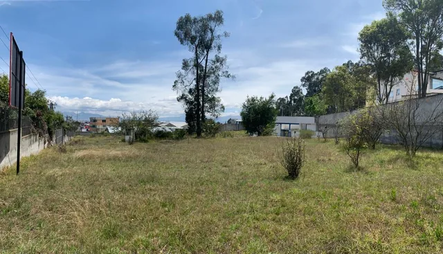 Terreno Comercial Esquinero de Venta Sector Eloy Alfaro — imagen 2