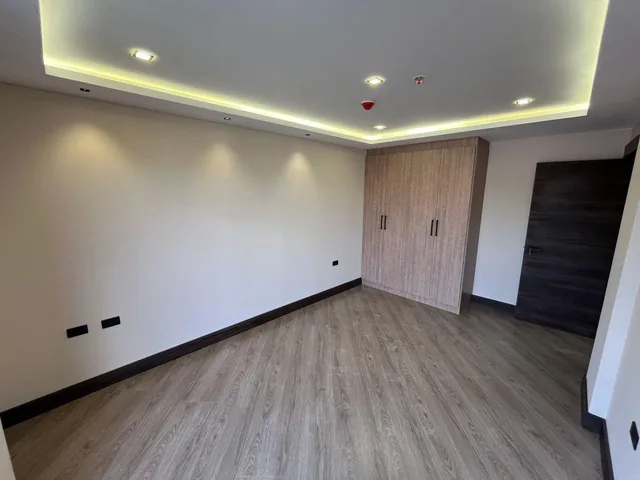 Departamento Modernas en Venta – Av Remigio Crespo, Azuay — imagen 2