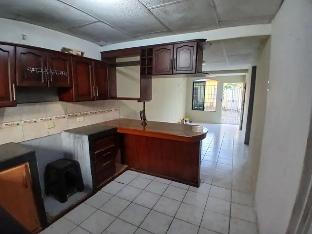Hermosa Casa de Una Planta en Huancavilca Norte en Urbanización Cerrada, Guayas — imagen 3