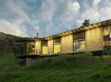 Casa - Quinta en Venta, Diseño Único, Azuay — imagen 4