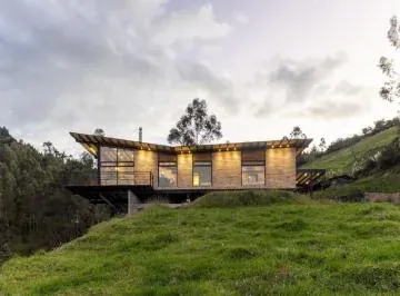 Casa - Quinta en Venta, Diseño Único, Azuay — imagen 3