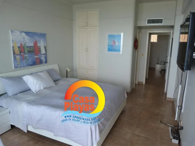 Departamento Frente Al Mar de Venta en Playas, Carabelas de Colon 2 Dorm., Guayas — imagen 2