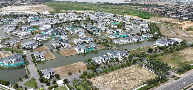 Casa de 595 m² con 4 Dorm. en Venta en Samborondón, Guayas — imagen 2