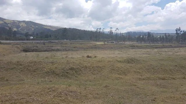 Terreno de 5 Héctareas de Venta en Yaruqui — imagen 2