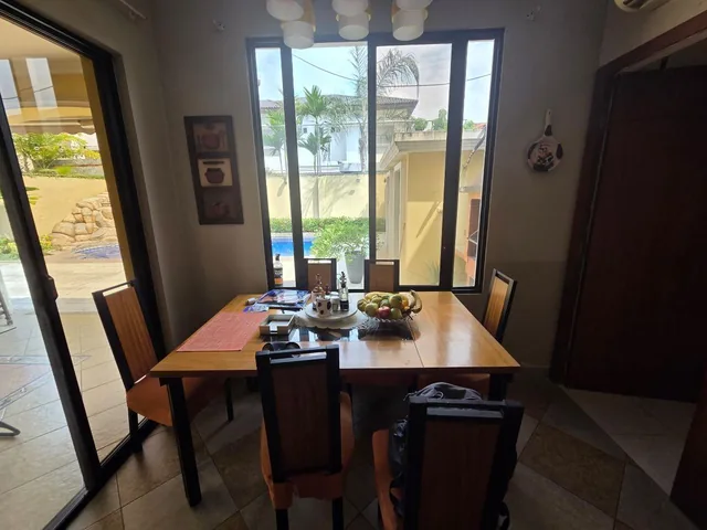 Entrelagos Casa de 408 m² con 5 Dorm., un Dormitorio en Planta Baja, y Piscina, Guayas — imagen 5