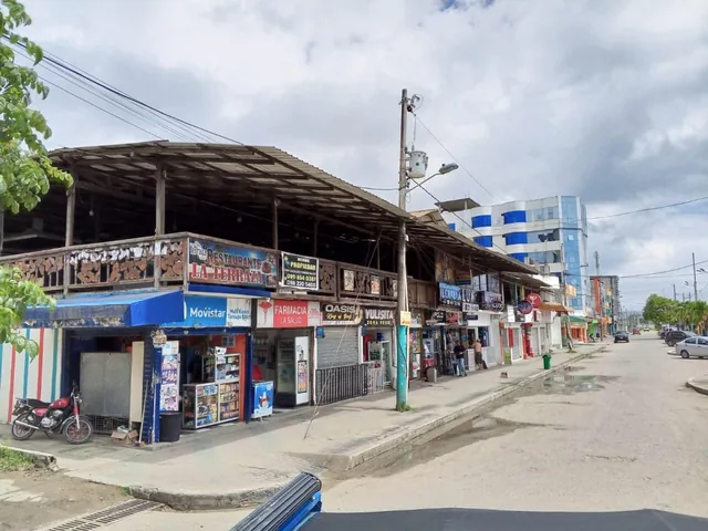 Vendo o Cambio Propiedad Rentera Casa Comercial 10 Locales, en El Malecon de Tonsupa — imagen 4