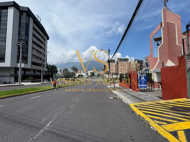 Local Comercial de 420 m² en Venta en Iñaquito — imagen 2