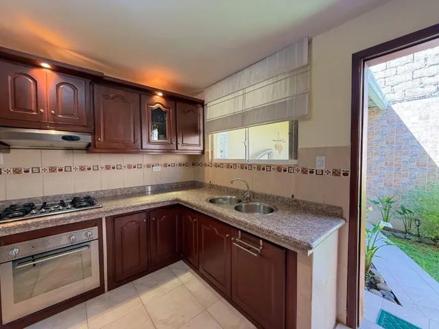 Casa de Venta Sector Supermaxi San Gabriel Valle de Los Chillos — imagen 2