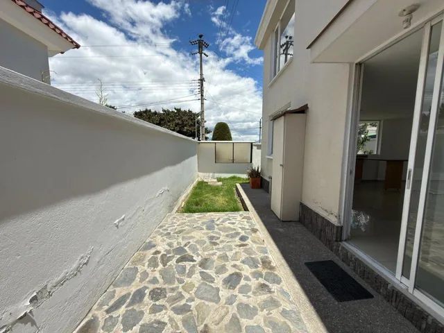 Casa en Venta en Cashapamba Urbanizacion Provada San Ignacio: 2 Habitaciones 105.000 — imagen 5