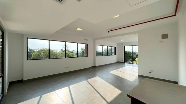 Venta | Local Comercial U Oficina en Almax Center, Guayas — imagen 3