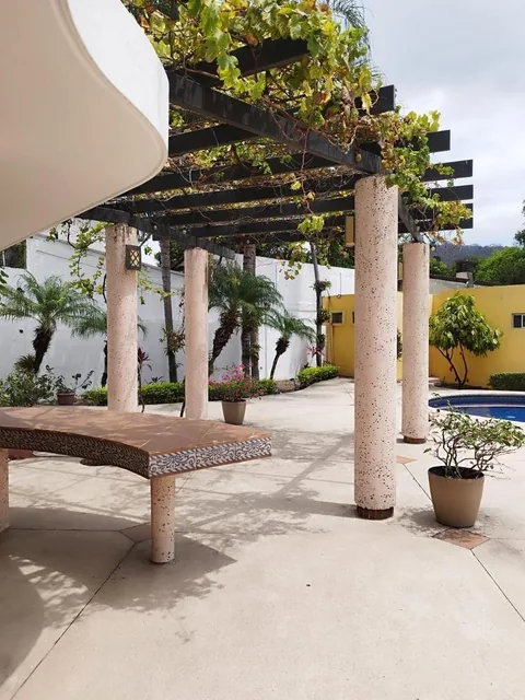 Casa en Venta en Los Ceibos con Piscina, Amplias Áreas Sociales y Suite Independiente, Guayas — imagen 2